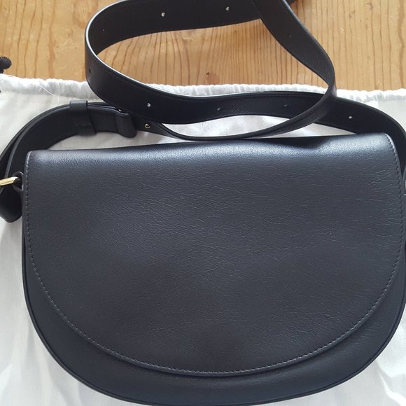 Cuyana Handbags - Cuyana Half Moon Shoulder Bag EUC